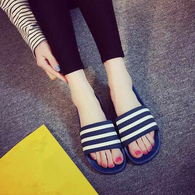 

Three bar couple slippers
