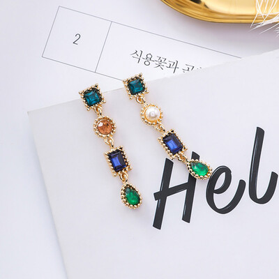 

Temperament Asymmetry Vintage Square Crystal Earrings
