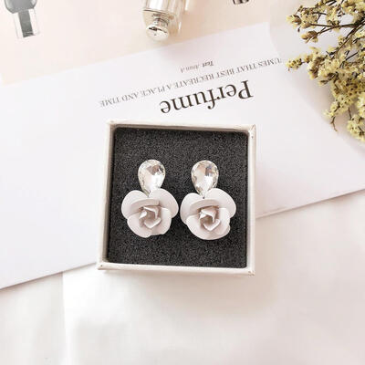 

new Arrival Fashion Trendy Plant Women Dangle Earrings Korean Crystal Three-dimensional Flower Earrings Wholesale For Female