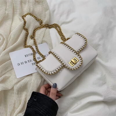 

French small foreign bag female 2019 new Korean version of the wild single shoulder slung fashion lock chain small square bag