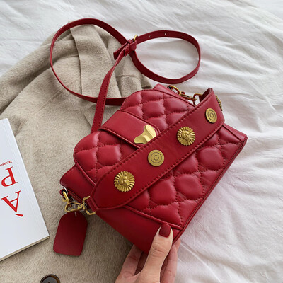

Chic simple small bag fashion high sense of foreign style womens bag new 2019 retro badge small square bag Messenger bag