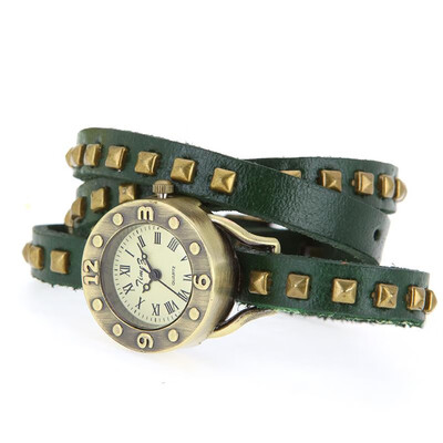 

Womens Vintage Rivets Bracelet Wrist Watch