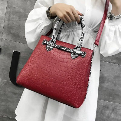 

Tailored Fashion Women Wild Messenger Bag Snake Pattern Atmospheric Handbag Shoulder Bag