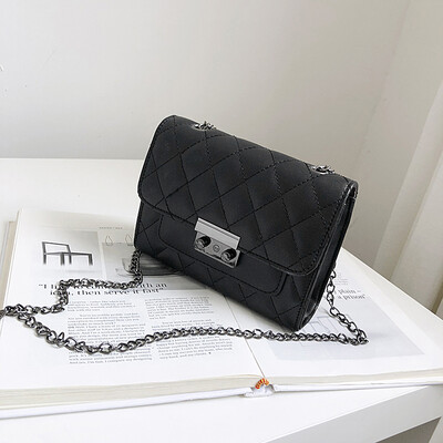 

Messenger bag female 2019 new pig nose lock fashion rhombic small square bag casual simple wild chain shoulder