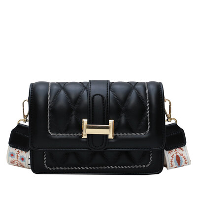 

Summer bag female 2019 Europe&the new letter pu slung shoulder ladies bag wild snake head chain small square bag