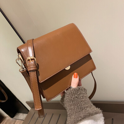 

Chic small bag female retro simple Messenger bag Hong Kong style 2019 new Korean version of the wild shoulder fashion small square bag