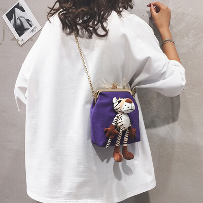 

2019 new popular bag female wild cartoon doll canvas bag tide Korean fashion chain shoulder Messenger bag