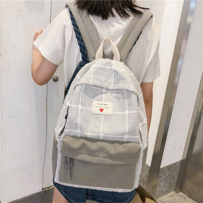 

High school students in Mori Department have a sense of antique plaid simple shoulder bags
