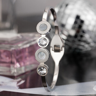 

Ma\am Fashionable Bracelet Exquisite Water Drill shell Titanium Steel Bracelet