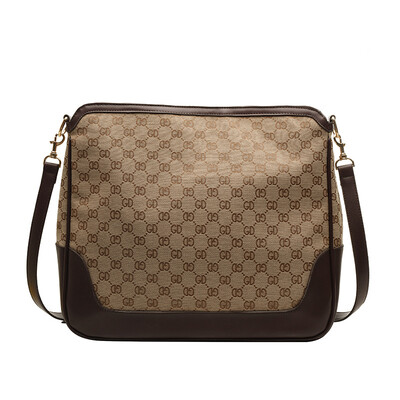 

Korean version of the stylish personality lock casual wild chain shoulder slung box small square bag