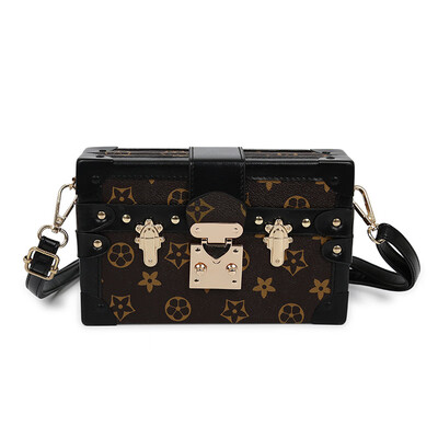 

Summer small bag female 2019 new wave Korean version of the wild Messenger bag fashion chain pearl portable small square bag