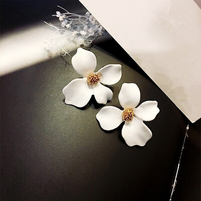 

New Fashion Plant Resin Women Hyperbole Colored Flowers Small Pure Fresh Temperament Earring Summer Earrings Jewelry