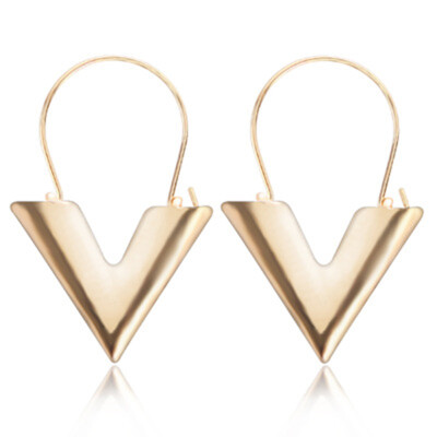 

New Fashion Trend Cbrincos Oorbellen Simple Metal Wind Letter V Shape Stud Earrings For Women Gift