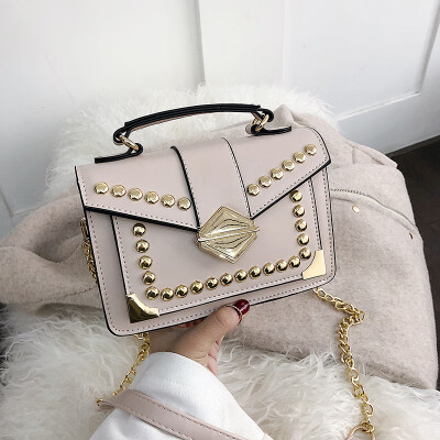 

Bag female 2019 new Hong Kong style wild casual retro rivet fashion lock wide shoulder strap shoulder Messenger bag