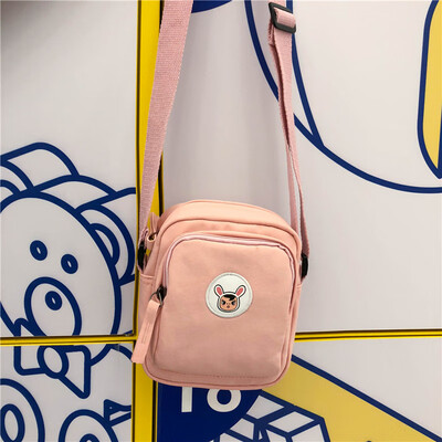 

Uzzang a former Japanese student with a fresh one-shoulder bag feels like a girl with an oblique bag&a canvas bag