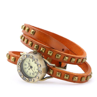 

Womens Vintage Rivets Bracelet Wrist Watch