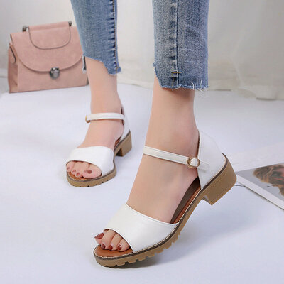 

Korean version 2018 summer hundred school soft sister flat soles thick heels sandals womens shoes the original residence is a