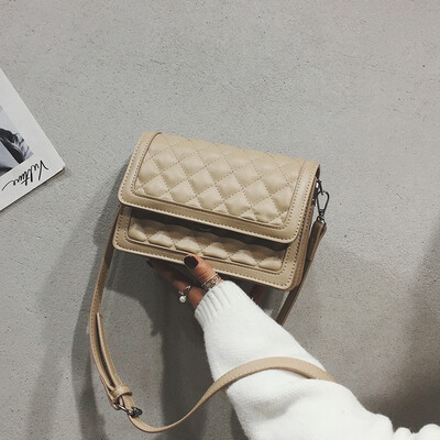 

Net red small black bag simple port wind retro small square bag on the new small bag female 2019 new wave Korean version of the Messenger bag