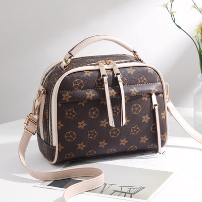 

In the bag female 2019 new cool female bag Korean version of the fresh small fragrance fashion single shoulder Messenger bag