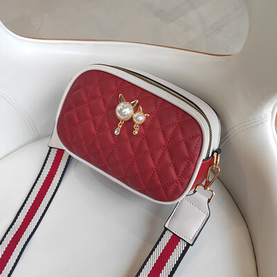 

The new fashionable style of the young&refreshing woman in summer the ladys bag with one shoulder&inclined shoulder and