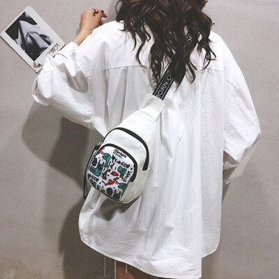 

Small bag female 2019 new Korean version of the texture of the ocean ins chest bag female canvas cartoon Harajuku student sports bag