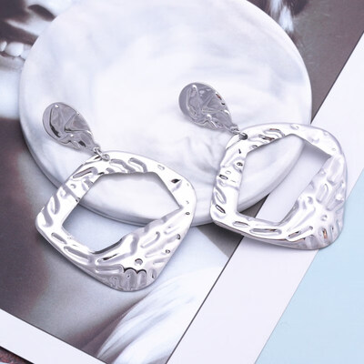 

European Trendy Geometric Metal Big Drop Earring For Women Leaf Flower Round Brincos Statement Earring Party Jewelry Model Show