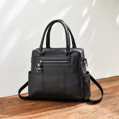 

In summer the new shoulder bag the Korean version of the handbag the fashion girl bag the backpack with one shoulder one shou
