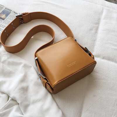 

Summer new texture bag female 2019 new Korean version of the wild single shoulder slung fashion casual simple small square bag