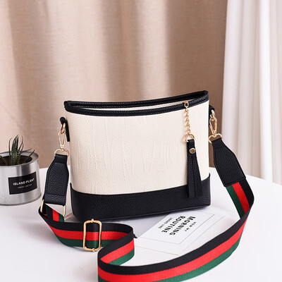 

New fashionable broadband bag for vagrant ladies with one shoulder&inclined bag Korean version of Xiaoxiang lady bag&100 b