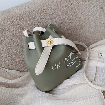 

Oblique bag small fresh forest small bag girl 2019 new fashion summer chic fashion bucket bag