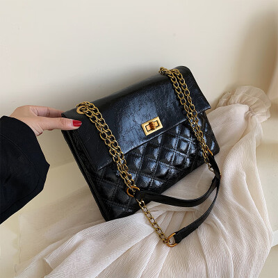 

Hong Kong wind retro envelope chic simple chain lock bag new 2019 Lingge womens shoulder bag Messenger bag