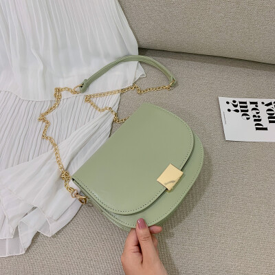 

On the new texture of the foreign womens small bag tide Messenger bag 2019 summer super fire saddle bag fresh chain shoulder bag