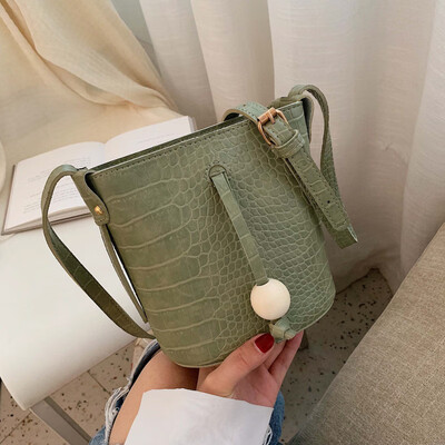 

Womens bag new Korean version of the tide fashion crocodile pattern bucket bag simple fashion shoulder slung tide bag