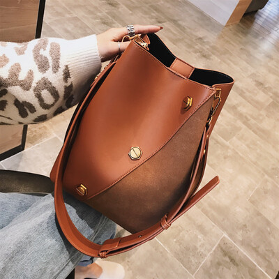 

Bag female new wild retro large capacity single back Messenger bag fashion rivet mother bag