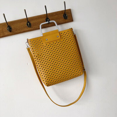 

Summer new hollow large-capacity bag female 2019 new wave wild single shoulder slung fashion portable tote bag