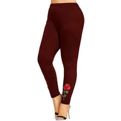 

Plus Size Rose Applique Leggings