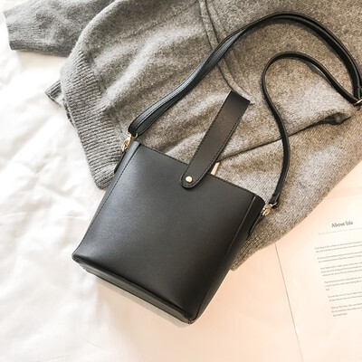 

2018 autumn&winter new Korean ins simple&versatile handbag casual shoulder retro slung female small bag