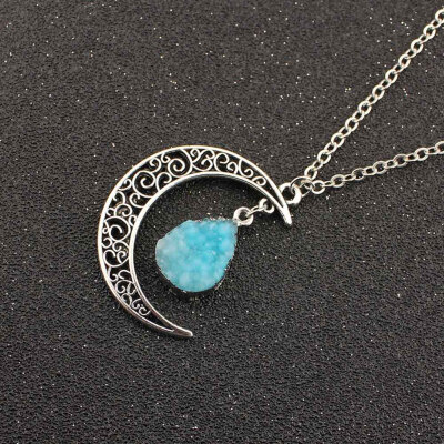 

YanRong Necklace Vintage Natural Stone Crescent Pendant Sweater Chain Necklace Commemorative Gift