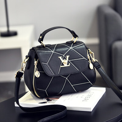 

Womens bag new Korean version of the piglet embroidery thread small square bag V-shaped lock single shoulder Messenger bag