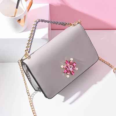 

The Korean version of the high-grade feeling bag is full of elegance&elegance The simple fashionable chic chain is inclined t