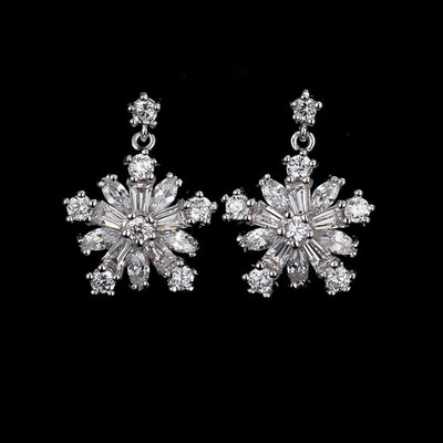

Fashion Elegant Fashion Snowflake Zircon Flower Earrings