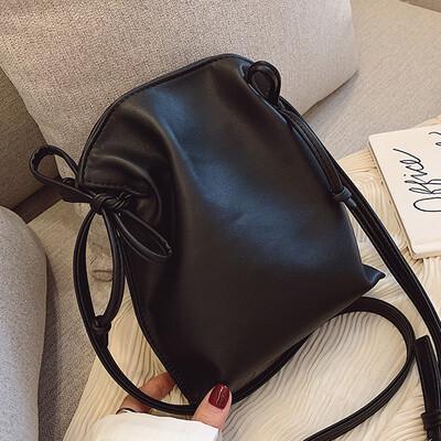 

On the new female 2019 new Korean version of simple fashion bucket bag port wind girl Joker slung shoulder bag