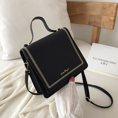 

New summer chain bag temperament handbag 2019 Korean version of the color hand-held wild single shoulder slung fashion small square bag