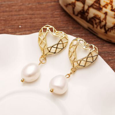 

Retro Freshwater Pearl Earrings Creative Temperament Simple Wild Slim Earrings