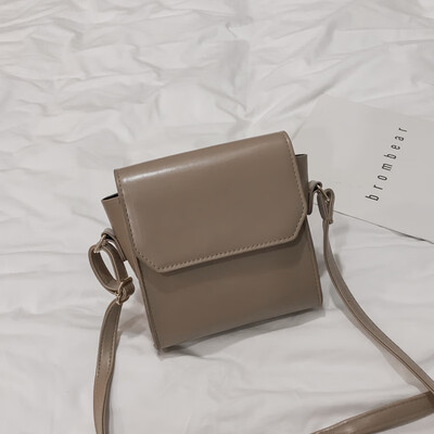 

Female bag small bag 2019 new season wave Korean version of the retro shoulder bag Hong Kong girl student wild diagonal package
