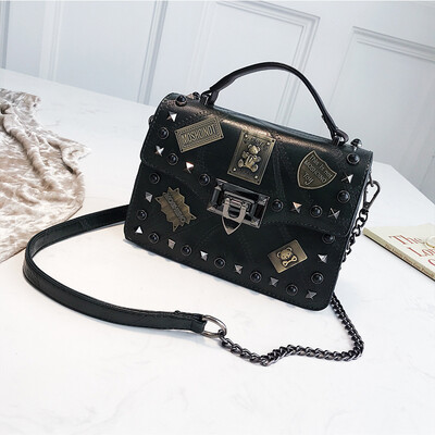 

Bag female 2019 new Korean fashion portable retro badge wild rivet chain shoulder slung small square bag