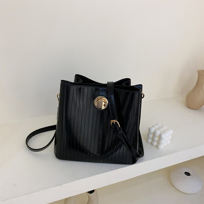 

Autumn&winter new foreign air bag woman 2019 new Chaohan version texture oblique satchel bag simple fashion single shoulder bu