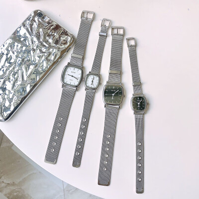 

Ins watch female student Korean version simple ulzzang small fresh chain hand chain type 100 lap retro literature&art