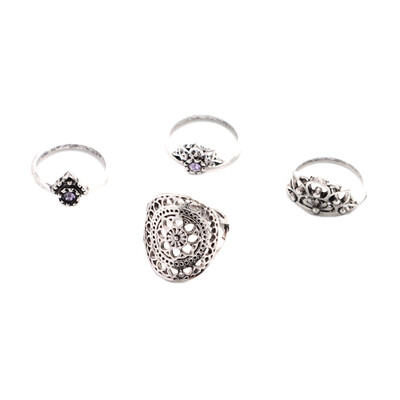 

4 Pcs\\set Bohemian Fashion Retro Exaggerated Hollow Totem Carved Gemstone Ring Set Women Jewelry Accessories