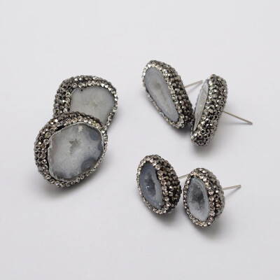 

Natural Druzy Agate Stud Earrings with Rhinestone&Platinum Tone Brass Findings LightGrey 18mm pin 06mm